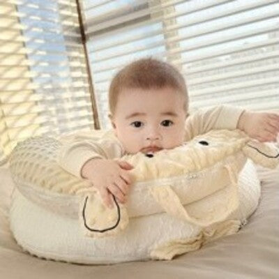 Bébé couché sur ventre sur nid d'ange bébé évolutif 7 en 1 transformé en chaise apprentissage