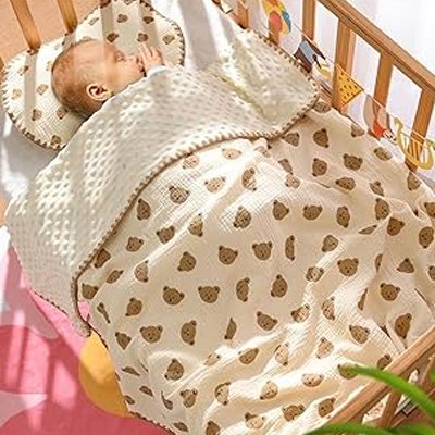 Couverture bébé Cocon Douceur réversible, mousseline motif oursons marron et minky blanc à pois, pour berceau