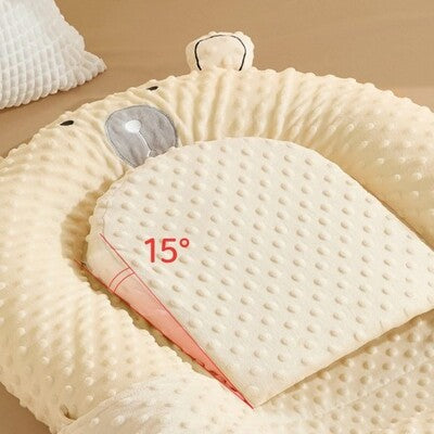 Gros plan sur oreiller nid d'ange bébé évolutif 7 en 1 avec inclinaison 15°