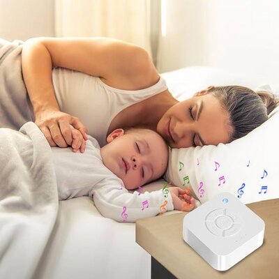 Maman allongée à côté bébé profondément endormi par sons doux veilleuse bruit blanc secret du sommeil