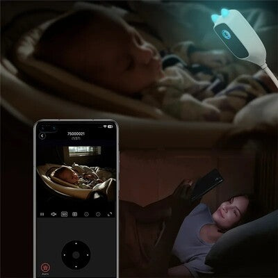 Maman sereine surveillant bébé la nuit grâce à vision nocturne caméra bébé sans wifi vision HD Plus
