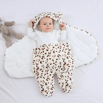 bebe tres serein dans son nid d ange anima leopard
