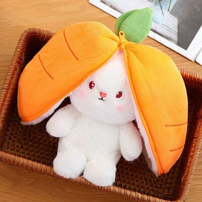 Peluche lapin Doudou Bio Confort en pleine métamorphose