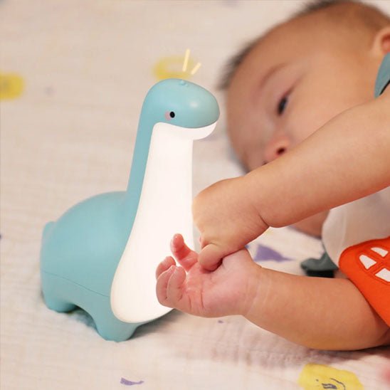 veilleuse bebe dinosaura luminosite adaptee