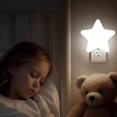 fillete bercee par la lumiere douce veilleuse bebe dreamoon