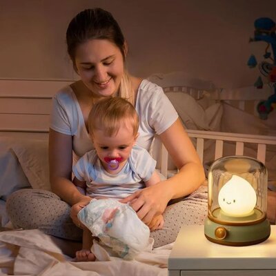 maman jouant avec bebe sous l eclairage veilleuse bebe multifonction sleepydreams