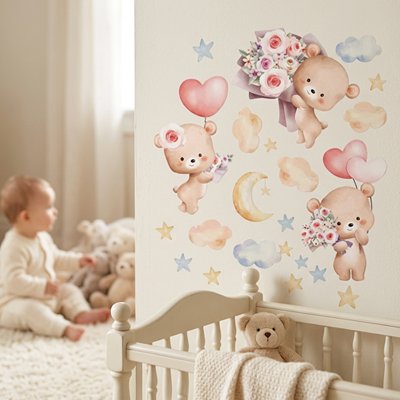 Vue profil bébé assis sur le tapis et entouré ours en peluche dans chambre décorée par stickers muraux enfant univers douillet
